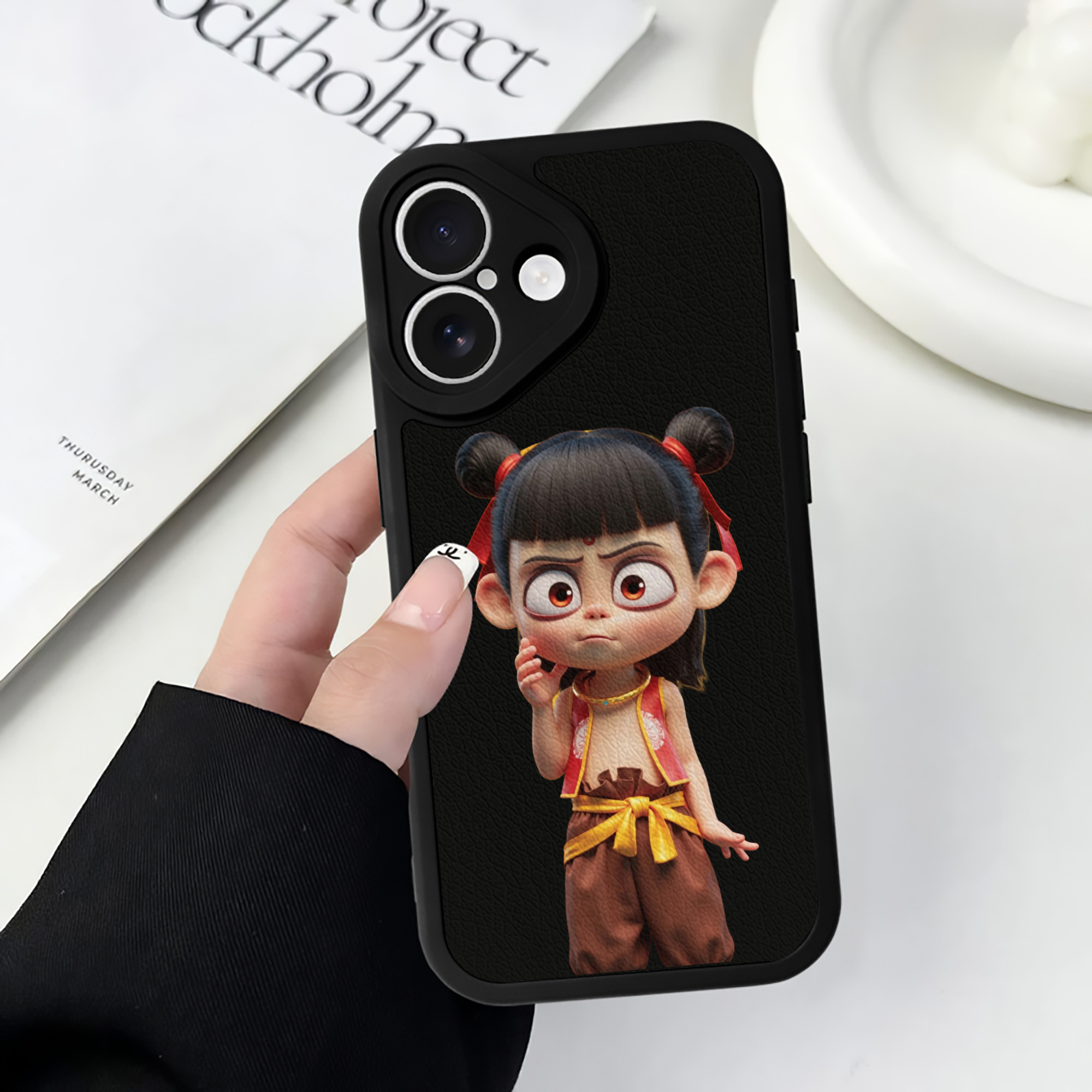 （画像用） Ne Zha 2 ナタ 魔童の大暴れ 【iPhone 16シリーズ対応】シリコンスマホケース（レザー調） 材質：シリコン